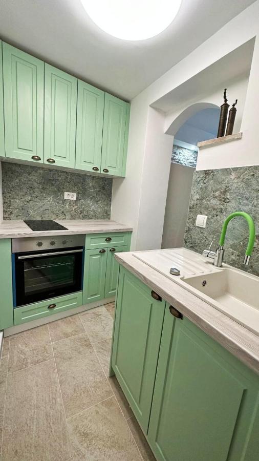 Green Bay Apartment กอร์จูลา ภายนอก รูปภาพ