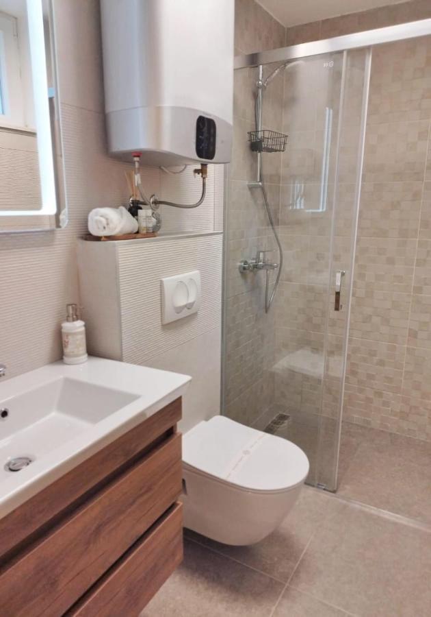 Green Bay Apartment กอร์จูลา ภายนอก รูปภาพ
