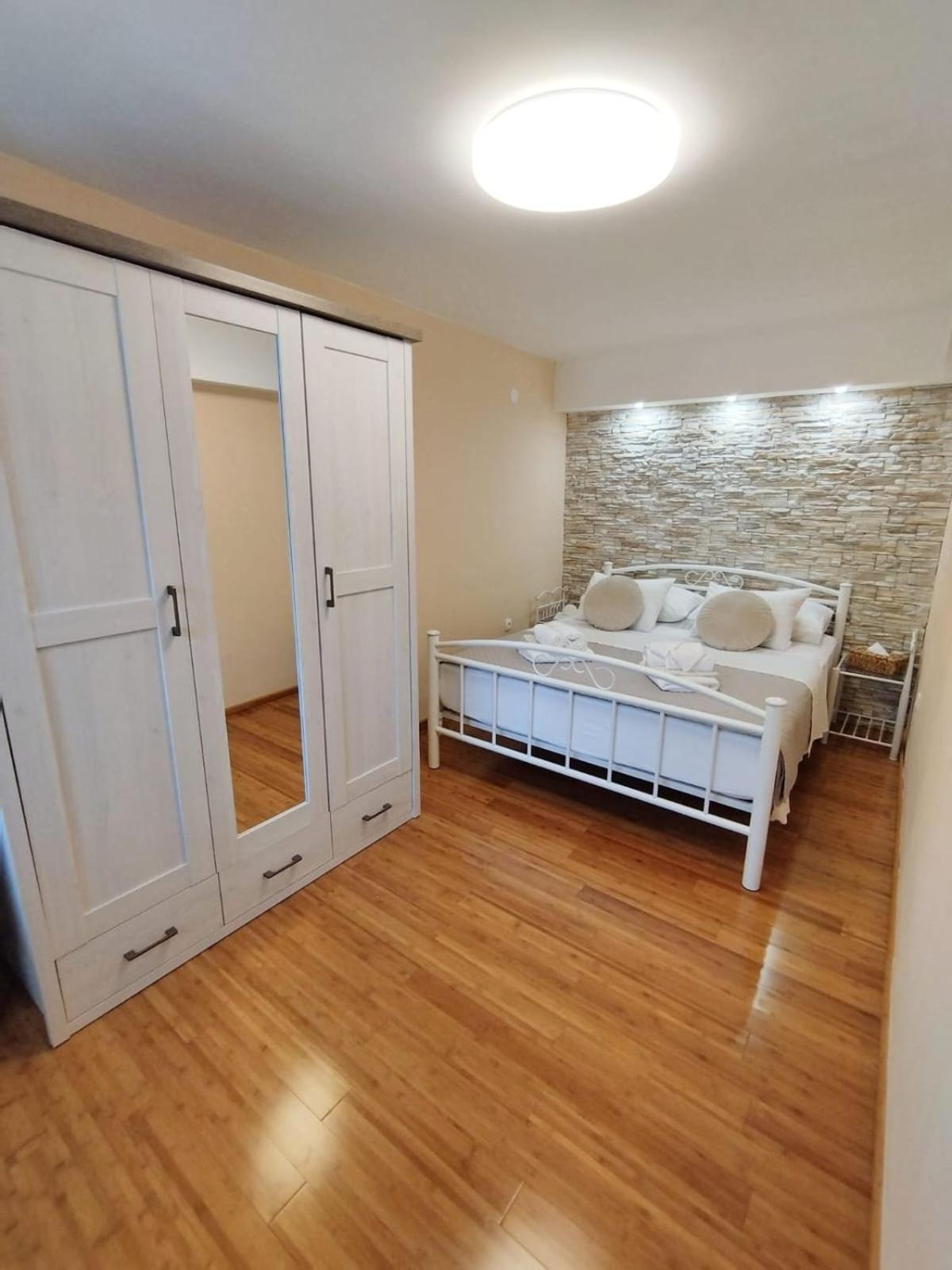 Green Bay Apartment กอร์จูลา ภายนอก รูปภาพ